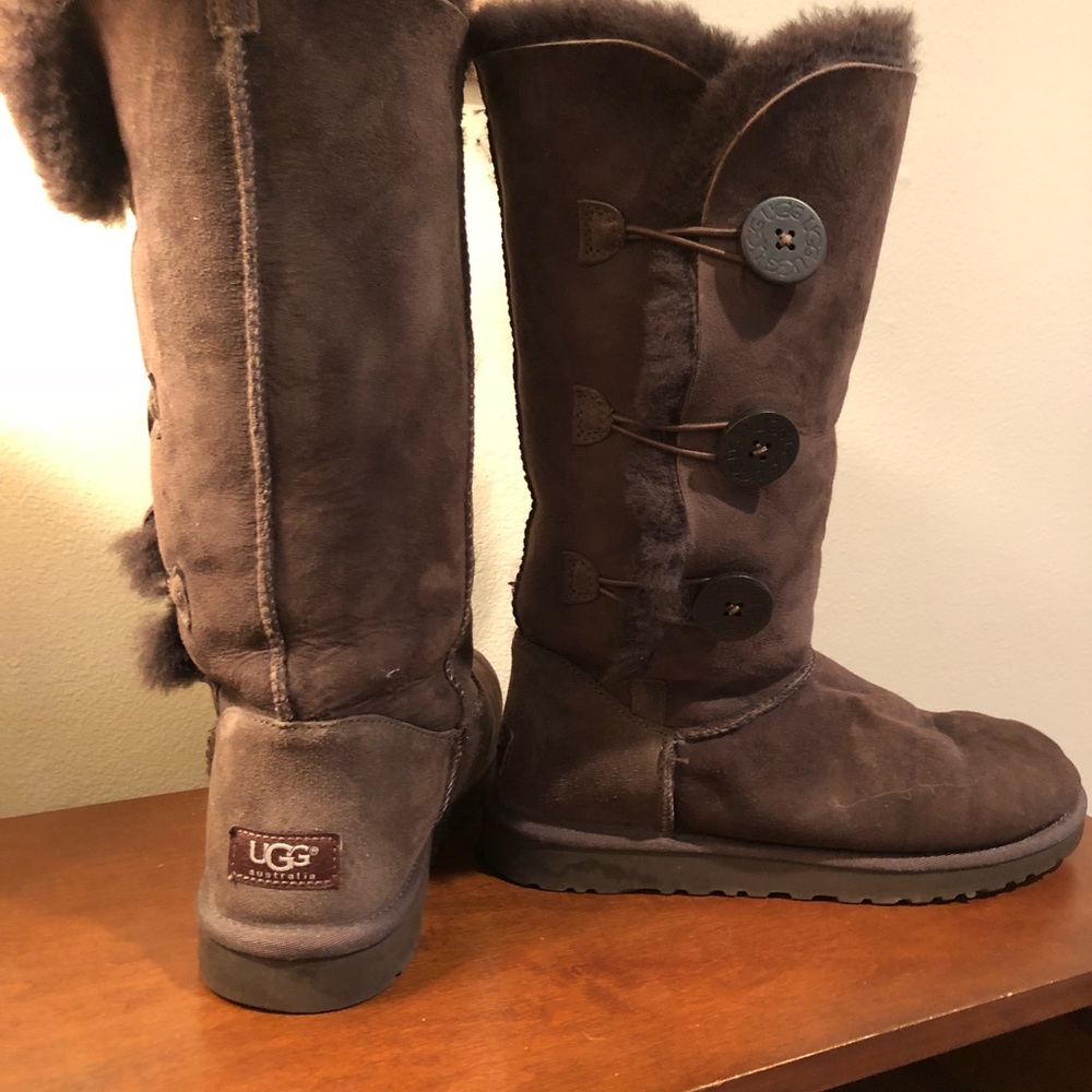 UGG brown button boot with fur. Like new. Size 8